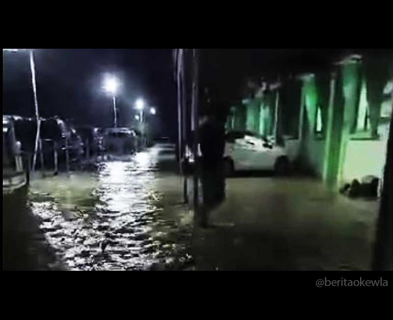 Hujan Deras, Sejumlah Titik di Surabaya Barat Terendam Banjir